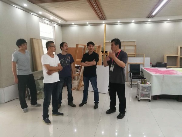 审核评估专家来完美体育官网考察走访.jpg