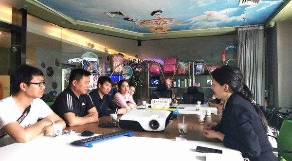2018-5-24 完美体育平台官网师生应邀赴郑州约克动漫公司参观学习.jpg