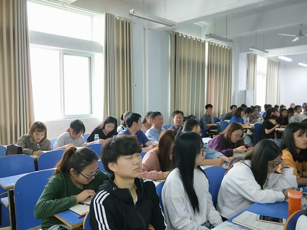 陈登报深入完美体育平台官网听课.jpg